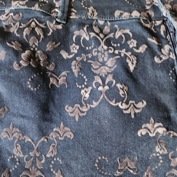 Old Navy Blue Floral Ankle Pants - Picture 3 of 5